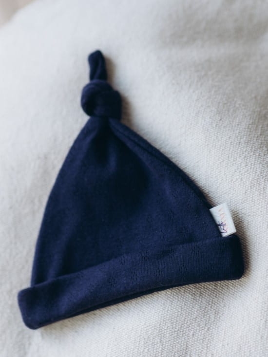 Czapeczka niemowlęca ażurowa granatowa